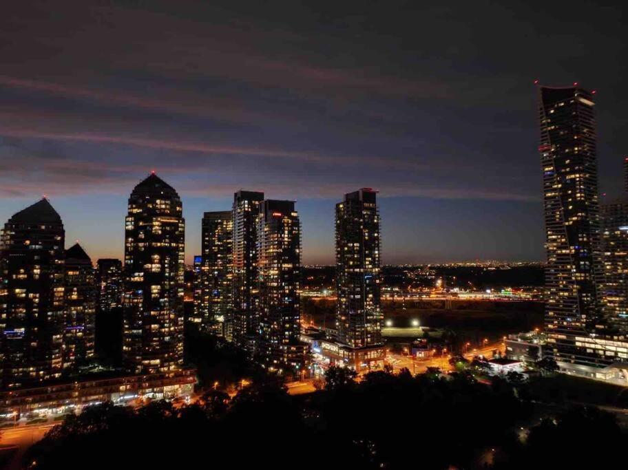 Deluxe Suite Toronto Eksteriør bilde