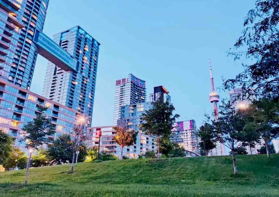 Deluxe Suite Toronto Eksteriør bilde